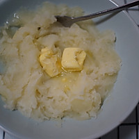土豆“蛋黄酥”的做法图解3