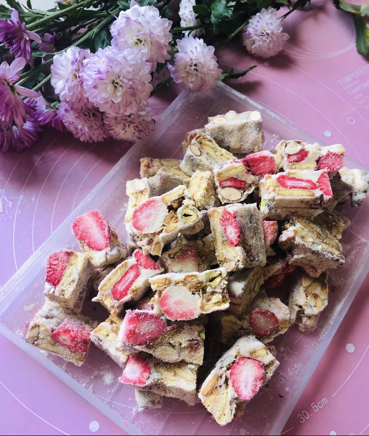 草莓雪花酥的做法