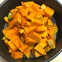 南瓜小米藕粉粥的做法图解2