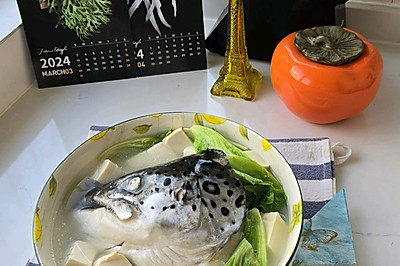 三文鱼鱼头豆腐汤
