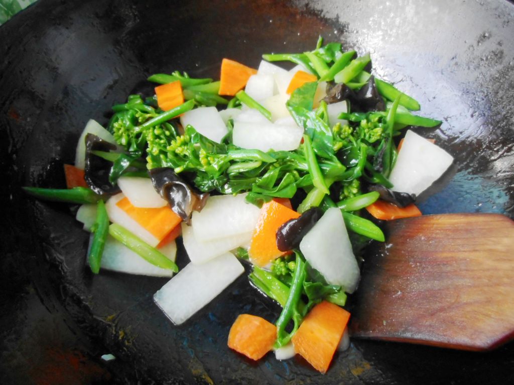 冬瓜炒蔬菜粒,冬瓜炒蔬菜粒的家常做法 - 美食杰冬瓜炒蔬菜粒做法大全