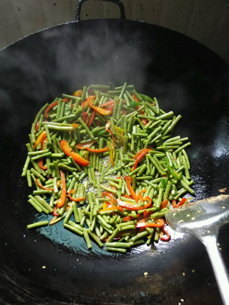 川味大锅饭之豇豆炒肉的做法图解7