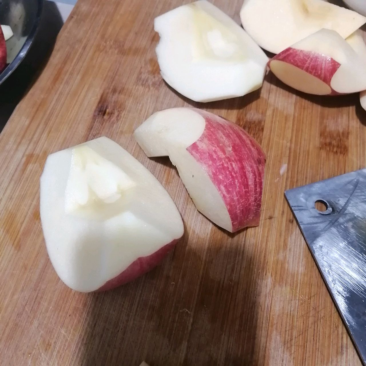 蒸苹果需要削皮吗