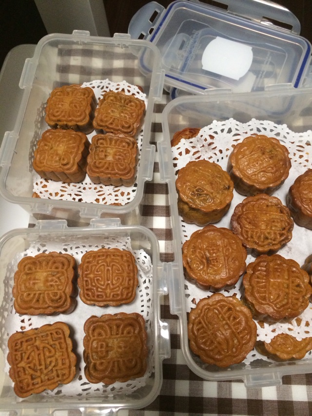 广式蛋黄莲蓉月饼的做法图解23
