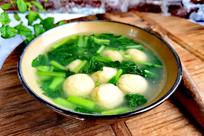 十分钟快手菜——鱼丸青菜汤