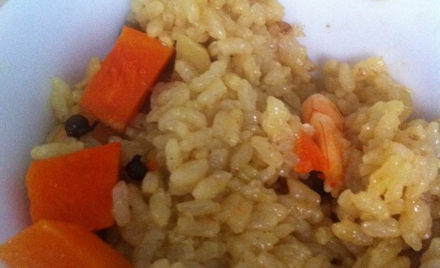 孩子吃的虾仁五彩大米饭