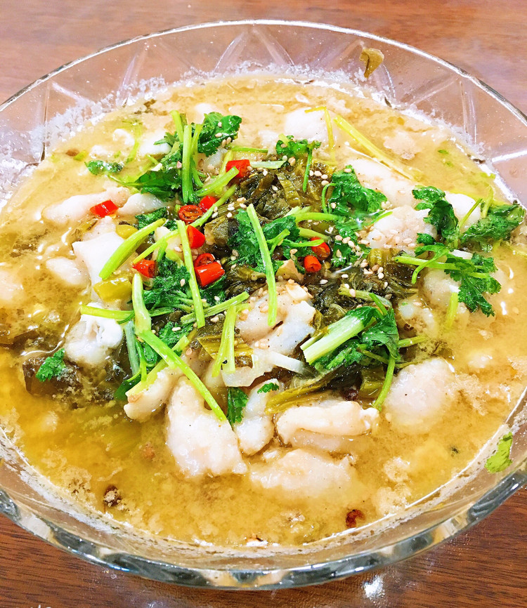 比饭店的还好吃～酸菜巴沙鱼的做法