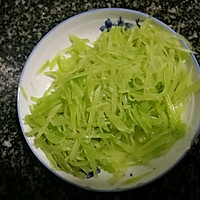 凉拌莴笋的做法图解2