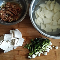 豆腐炒土豆的做法图解2
