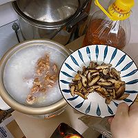 #冬季滋补花样吃法#营养丰富的香菇鸡丝粥的做法图解7