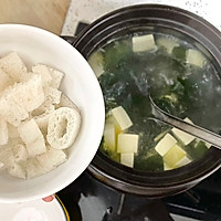 裙带菜竹荪豆腐汤的做法图解6