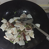 炒鱿鱼（烧烤味）的做法图解2