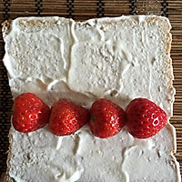 粗粮面包片 草莓卷的做法图解3