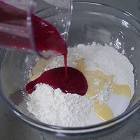 #烘焙美学大赏#柔软香甜的炼奶火龙果餐包的做法图解5