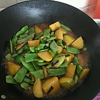 土豆焖扁豆的做法图解4