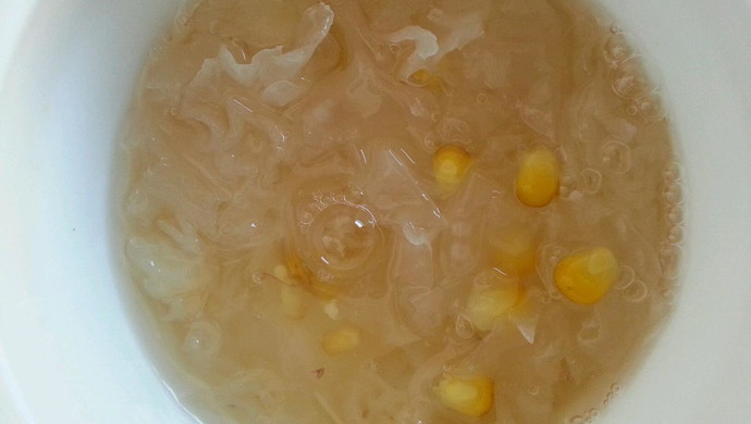 银耳玉米甜汤