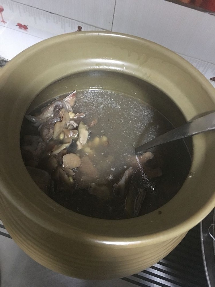 土茯苓坑罗扁豆猪骨汤的做法
