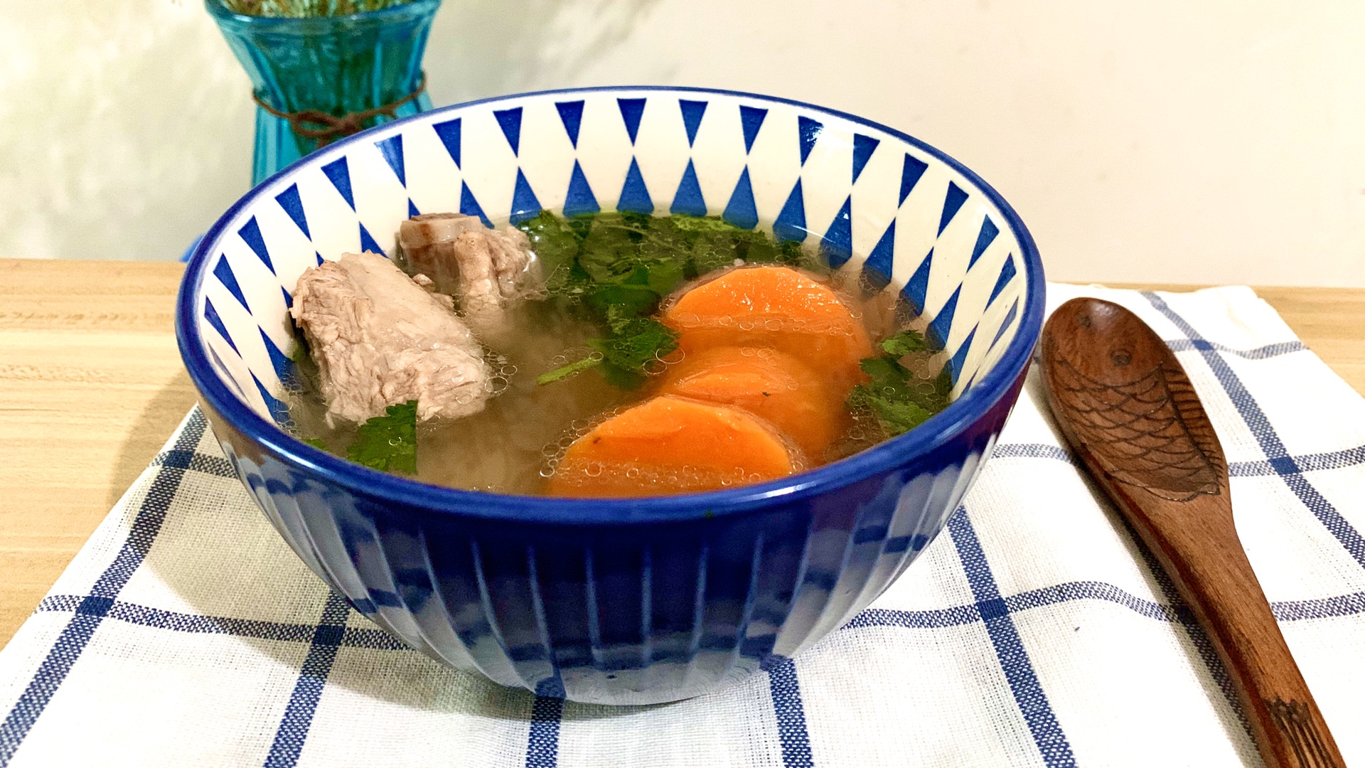 Children's spring day calcium supplement at that time - carrot ribs soup