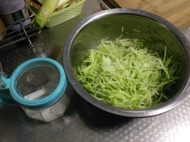 萝卜鸡蛋饼的做法图解2