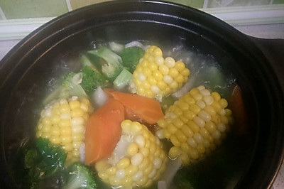 玉米胡萝卜西兰花汤