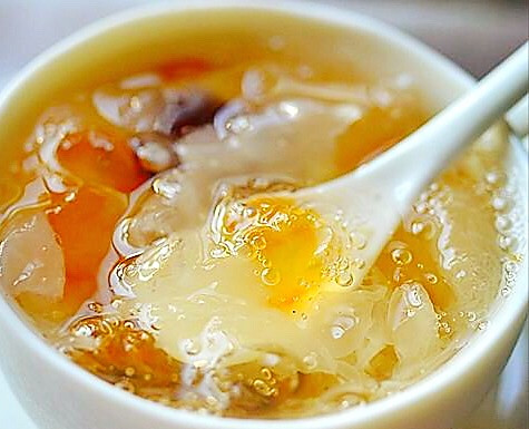 小姨妈雪耳红枣煮桃胶