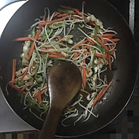 肉丝炒河粉的做法图解2