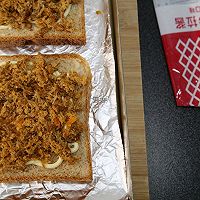 #321沙拉日#轻食早餐咸蛋黄肉松三明治的做法图解7