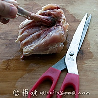一分钟鸡腿去骨的做法图解3