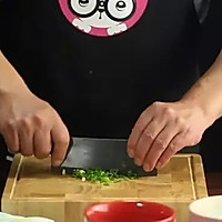 葱油饼【微体兔菜谱】的做法图解1
