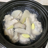 金汤花胶炖鸡的做法图解2