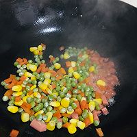 #金龙鱼橄调-橄想橄做#黄金三色杂蔬蛋炒饭的做法图解6