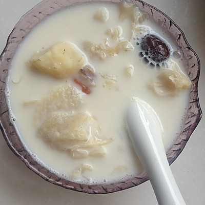 马蹄银耳雪梨牛奶红枣羹