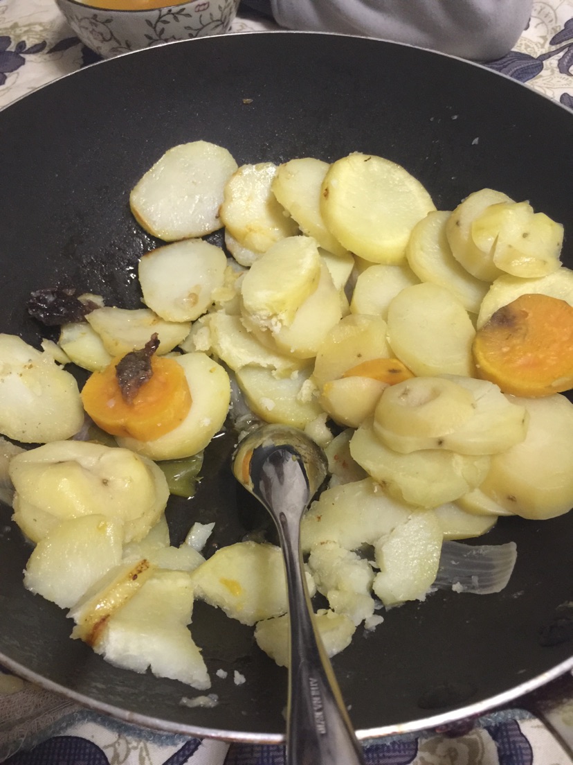 哈萨克美食—牛肉闷土豆的做法图解6
