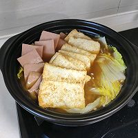 热乎乎的午餐肉肥牛豆腐锅的做法图解7