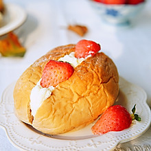 #爱好组-高筋复赛#草莓味奶油夹心包