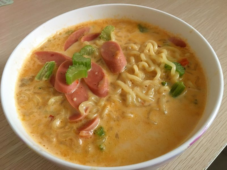 【Linly美食屋】网红牛奶辛拉面汤的做法