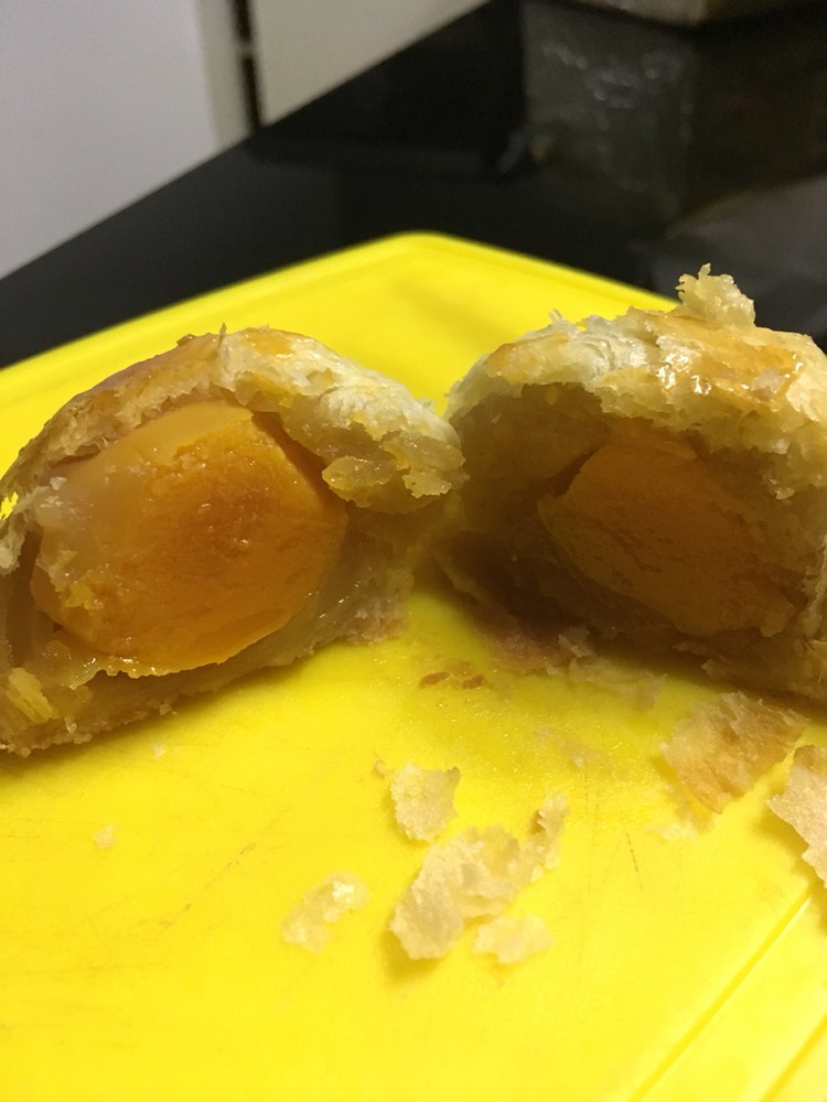 蛋挞皮做的蛋黄酥的做法