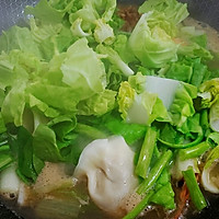 虾丸烩饺奶白菜的做法图解5