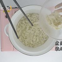 西兰花番茄鸡蛋荞麦面的做法图解5