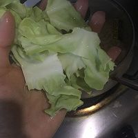 剩饭大利用～～鲜虾泡面炖饭的做法图解4