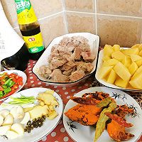 土豆烧排骨的做法图解1