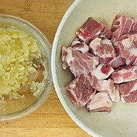 蒜香烤排骨的做法图解1