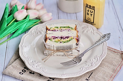 轻食紫甘蓝芦笋植物蛋三明治