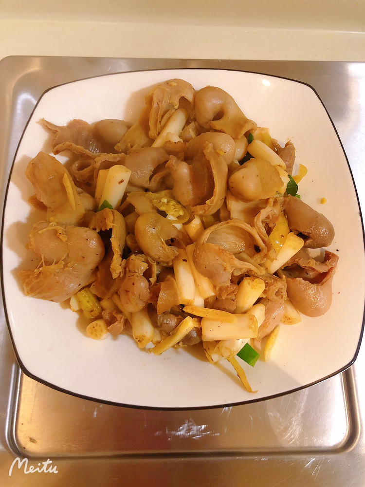 泡椒藕尖炒鱼肚的做法