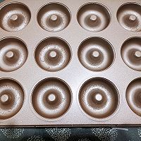 萌趣\(//∇//)十足宝宝最爱的巧克力甜甜圈的做法图解7