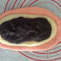 樱花粉色麻薯红豆沙软欧包的做法图解5