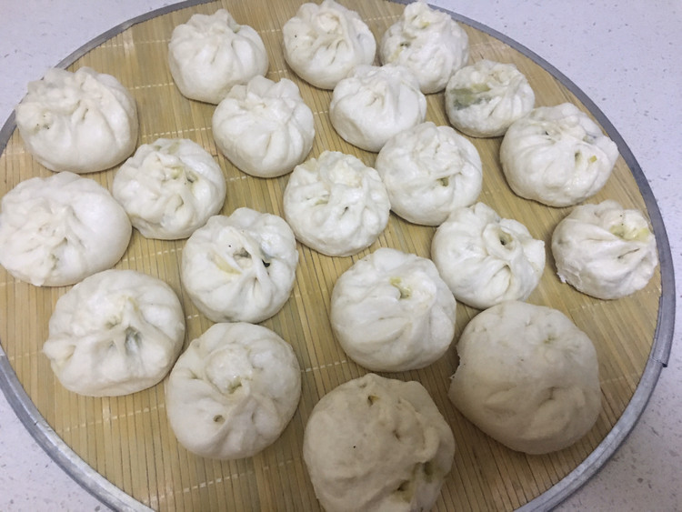 韭菜鸡蛋馅儿的包子的做法