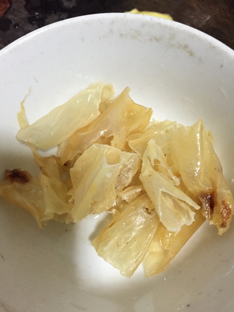 牛奶炖花胶的做法图解1