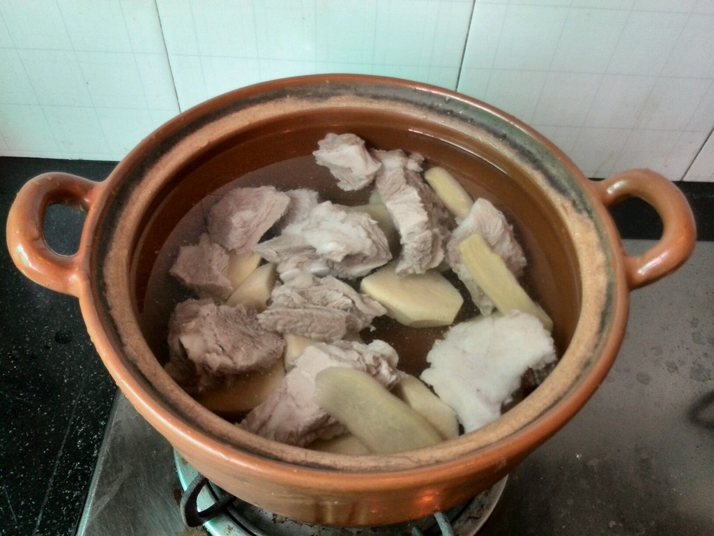 西红柿土豆排骨汤的做法图解5