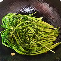 8分钟快手菜：清炒蒜蓉茼蒿/蒿子杆的做法图解6